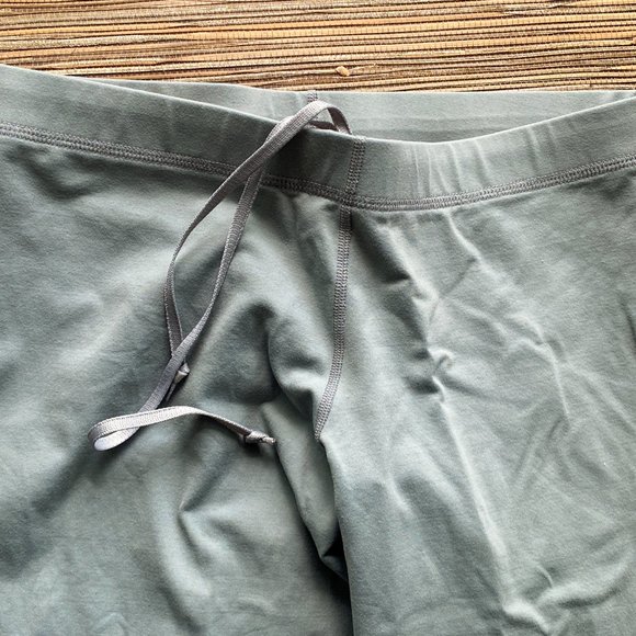Vintage Grey Lululemon Crop Pants w/Slits - Size 10 - Picture 5 of 7